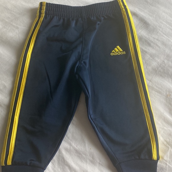 Adidas Tracksuit for BOYS SIZE 12 Months - Picture 3 of 4